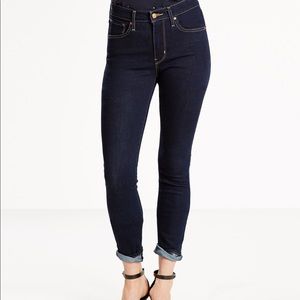 Levi's 721 High Rise Skinny Jeans in Dark Blue